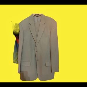 Men’s Pierre Cardin suit tan. Size 42 long jacket